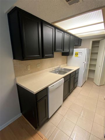 8502 Lyndon LN B, Austin, TX 78729