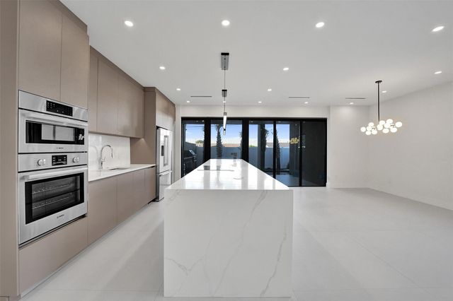 1527 NE 15th Ave, Fort Lauderdale, FL 33304