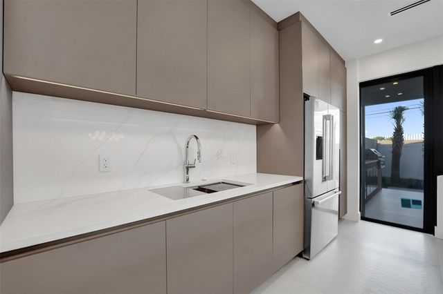 1527 NE 15th Ave, Fort Lauderdale, FL 33304