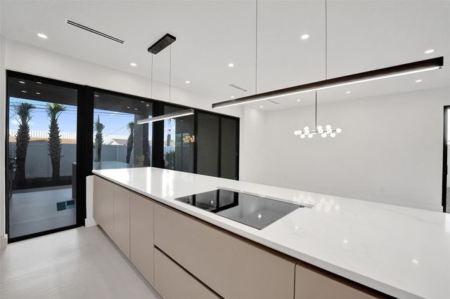 1527 NE 15th Ave, Fort Lauderdale, FL 33304