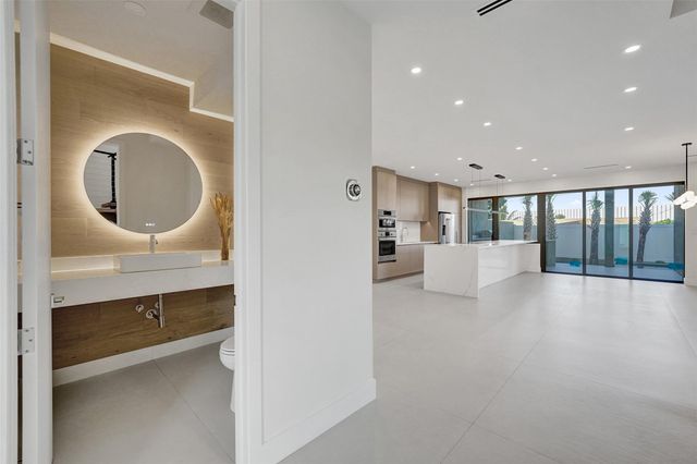 1527 NE 15th Ave, Fort Lauderdale, FL 33304