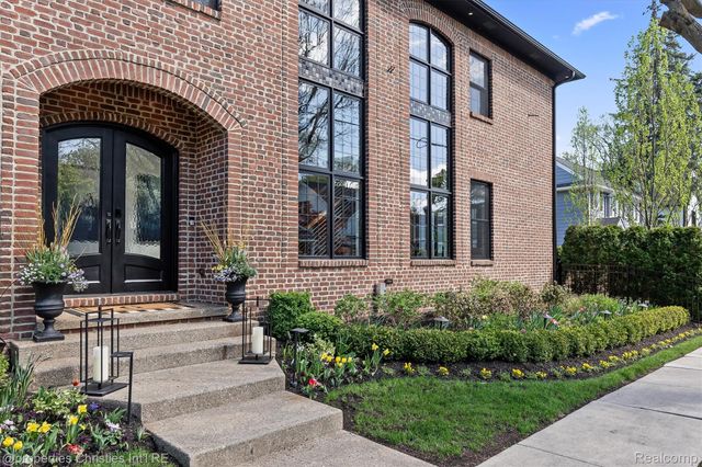 850 GREENWOOD Street, Birmingham, MI 48009