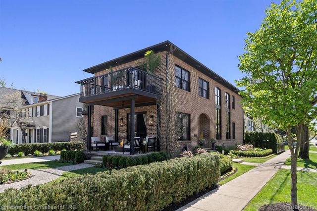 850 GREENWOOD Street, Birmingham, MI 48009