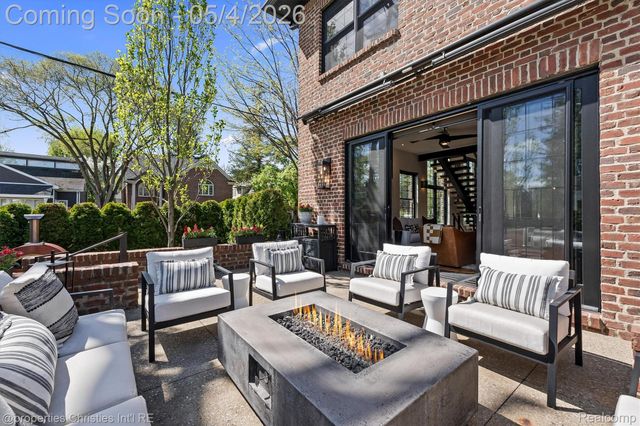 850 GREENWOOD Street, Birmingham, MI 48009