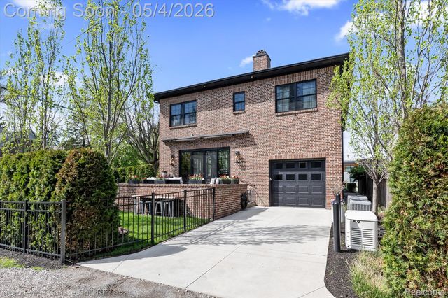 850 GREENWOOD Street, Birmingham, MI 48009