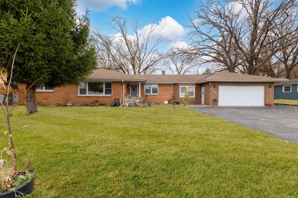 7307 W College Drive, Palos Heights, IL 60463