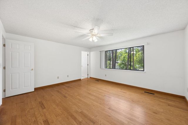 710 E Glencrest Dr, Spokane, WA 99208