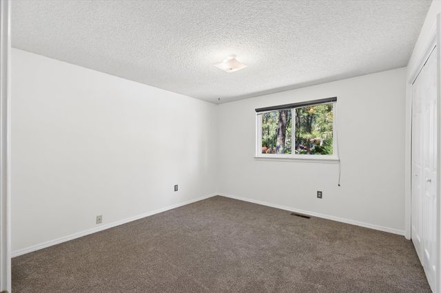 710 E Glencrest Dr, Spokane, WA 99208