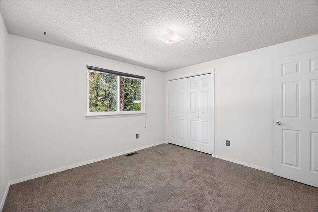 710 E Glencrest Dr, Spokane, WA 99208