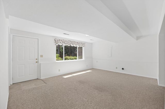 710 E Glencrest Dr, Spokane, WA 99208