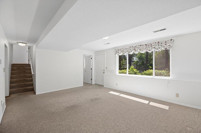 710 E Glencrest Dr, Spokane, WA 99208