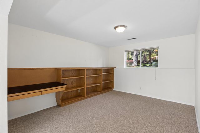 710 E Glencrest Dr, Spokane, WA 99208