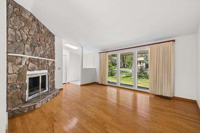 710 E Glencrest Dr, Spokane, WA 99208