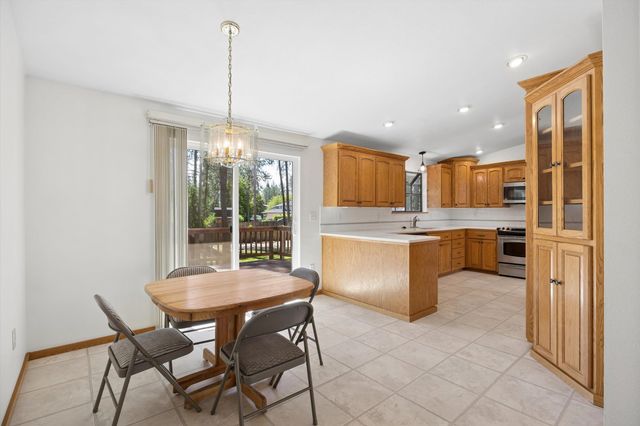 710 E Glencrest Dr, Spokane, WA 99208