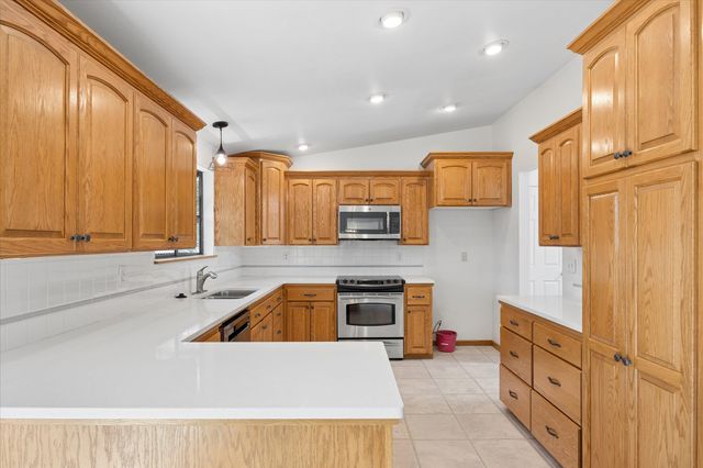 710 E Glencrest Dr, Spokane, WA 99208