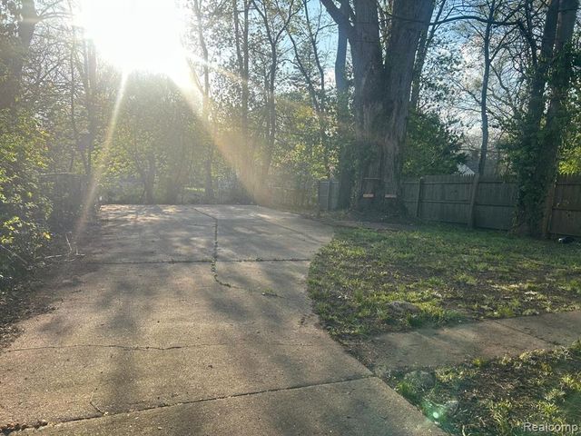 18191 Heyden Street, Detroit, MI 48219