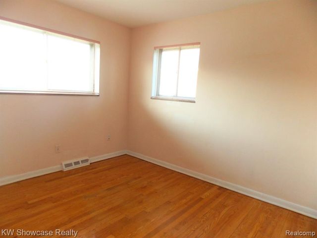 335 N Eton Street 26, Birmingham, MI 48009