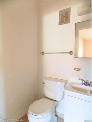 335 N Eton Street 26, Birmingham, MI 48009