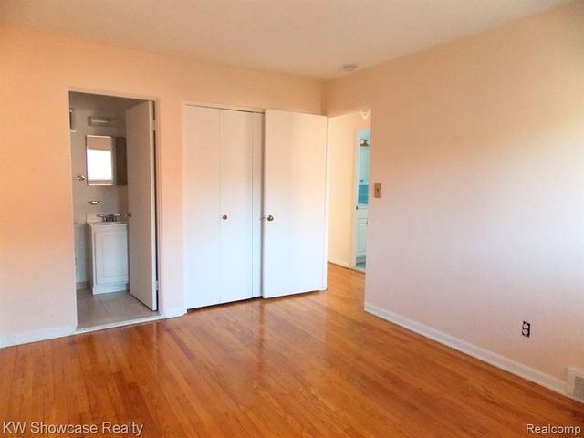 335 N Eton Street 26, Birmingham, MI 48009