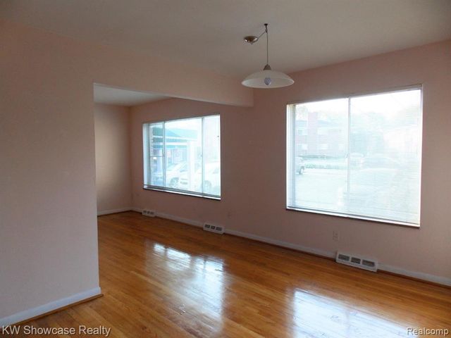 335 N Eton Street 26, Birmingham, MI 48009