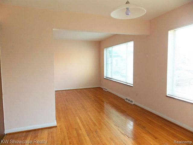 335 N Eton Street 26, Birmingham, MI 48009