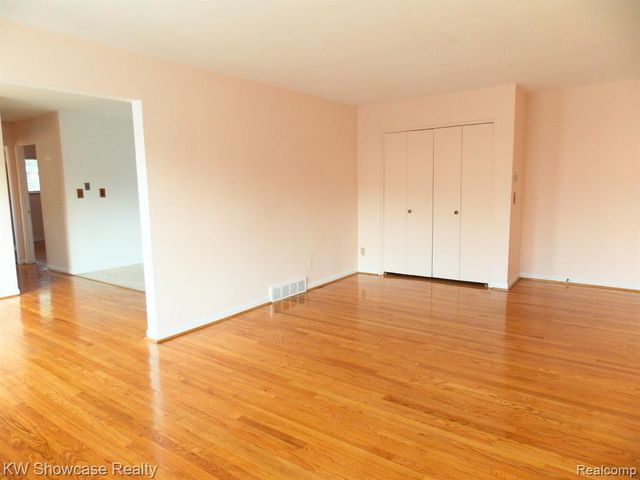 335 N Eton Street 26, Birmingham, MI 48009