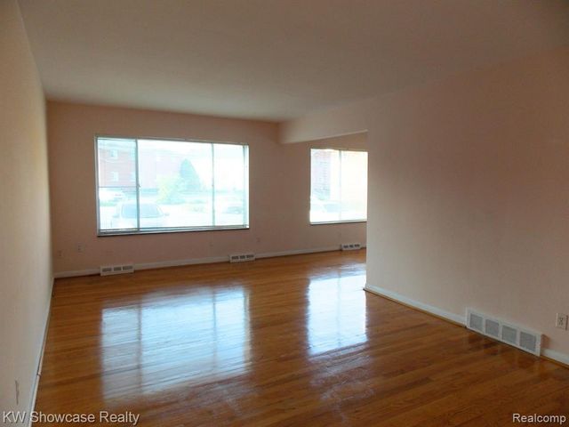 335 N Eton Street 26, Birmingham, MI 48009