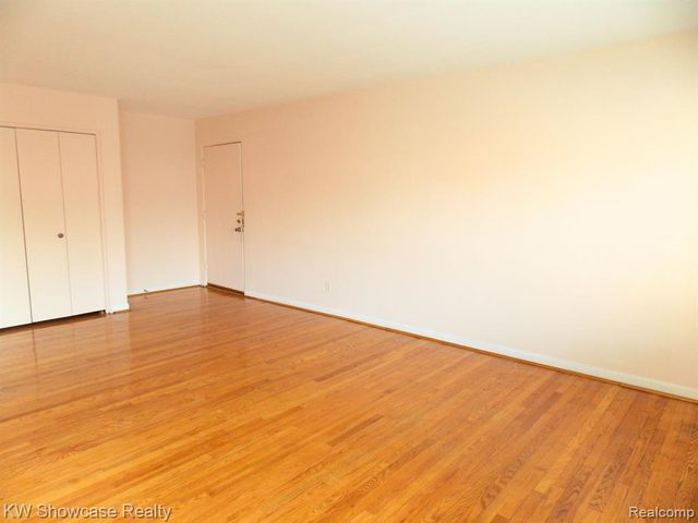 335 N Eton Street 26, Birmingham, MI 48009