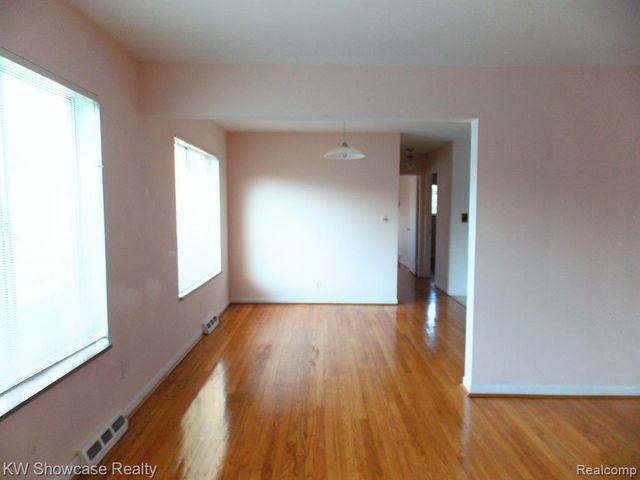 335 N Eton Street 26, Birmingham, MI 48009