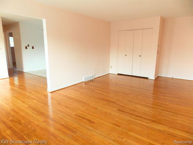 335 N Eton Street 26, Birmingham, MI 48009