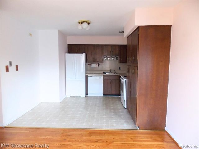 335 N Eton Street 26, Birmingham, MI 48009