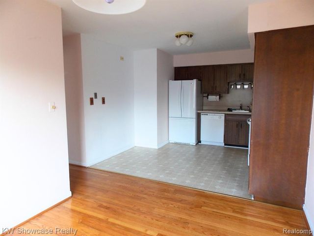 335 N Eton Street 26, Birmingham, MI 48009