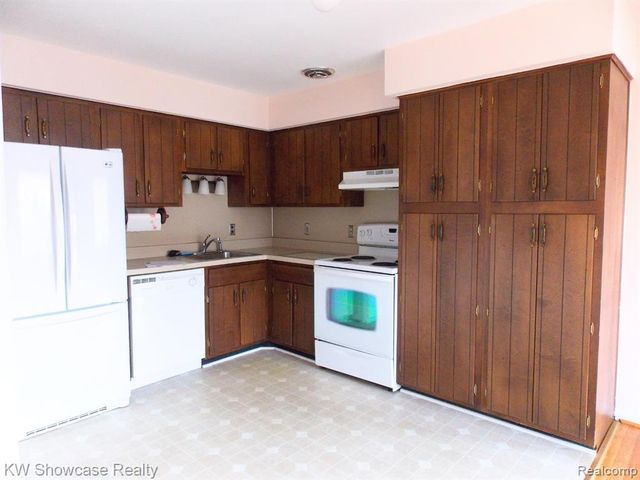 335 N Eton Street 26, Birmingham, MI 48009