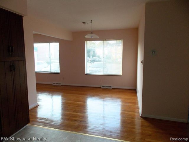 335 N Eton Street 26, Birmingham, MI 48009