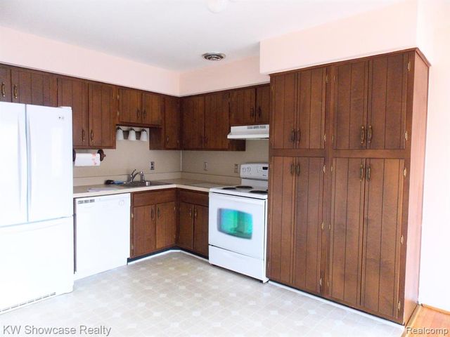 335 N Eton Street 26, Birmingham, MI 48009