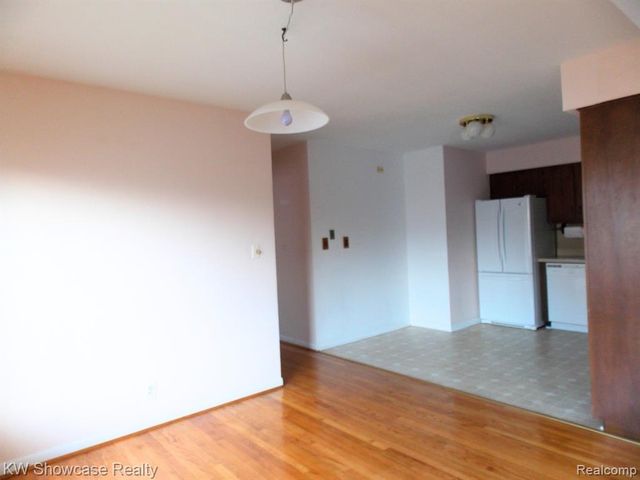 335 N Eton Street 26, Birmingham, MI 48009