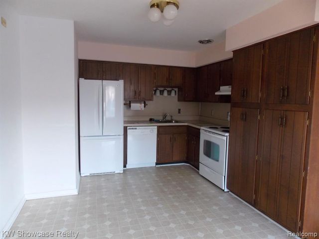 335 N Eton Street 26, Birmingham, MI 48009