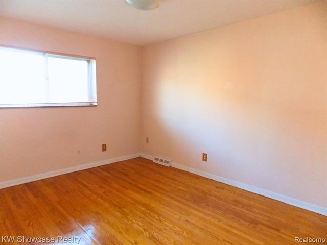 335 N Eton Street 26, Birmingham, MI 48009