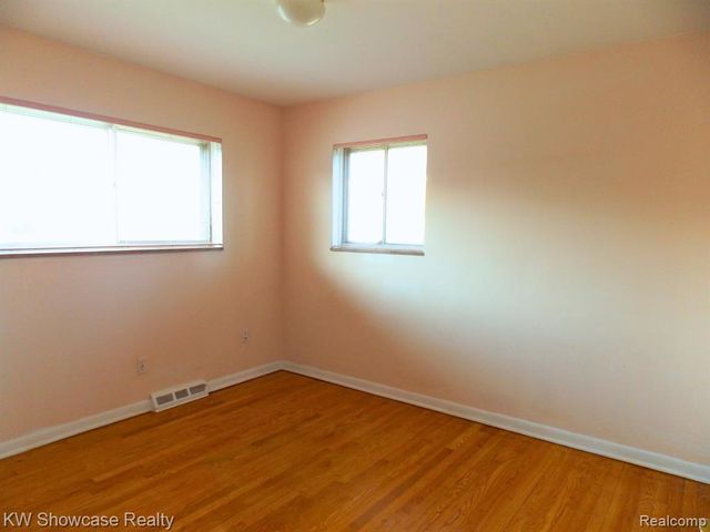 335 N Eton Street 26, Birmingham, MI 48009