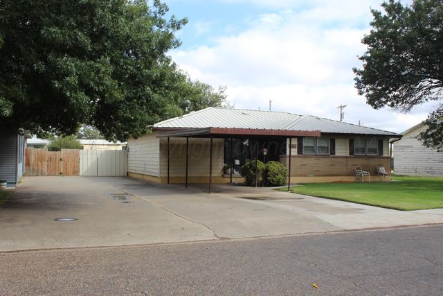 606 NW 8th Street, Dimmitt, TX 79027