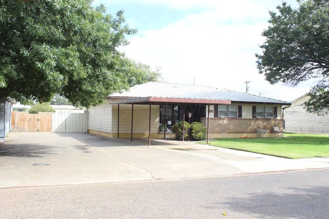 606 NW 8th Street, Dimmitt, TX 79027