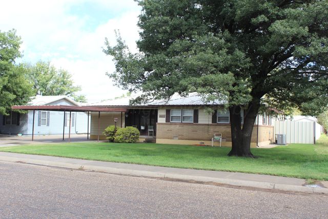 606 NW 8th Street, Dimmitt, TX 79027