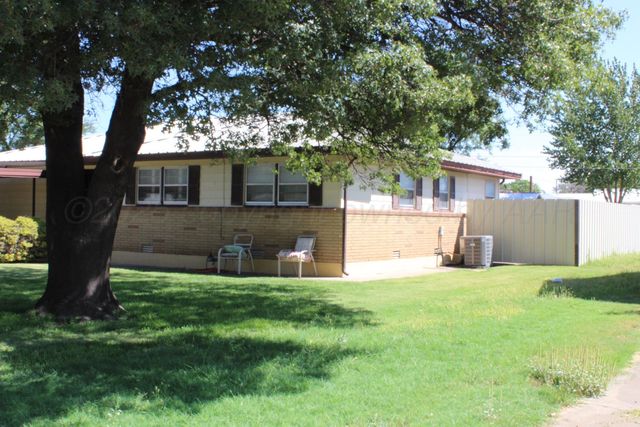 606 NW 8th Street, Dimmitt, TX 79027