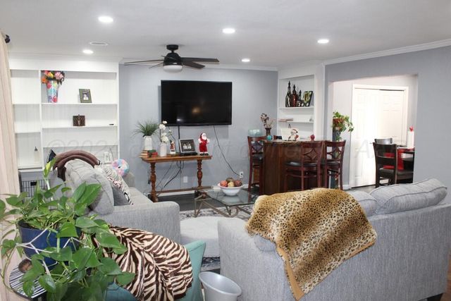 606 NW 8th Street, Dimmitt, TX 79027