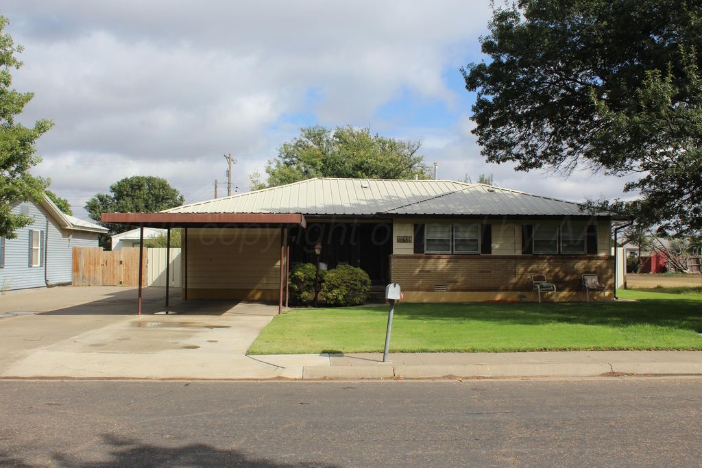 606 NW 8th Street, Dimmitt, TX 79027