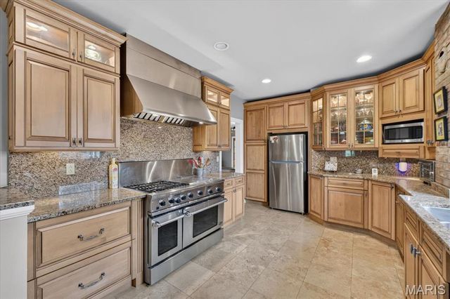 8686 Barby Lane, University City, MO 63124