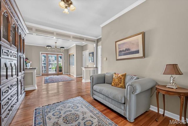 8686 Barby Lane, University City, MO 63124