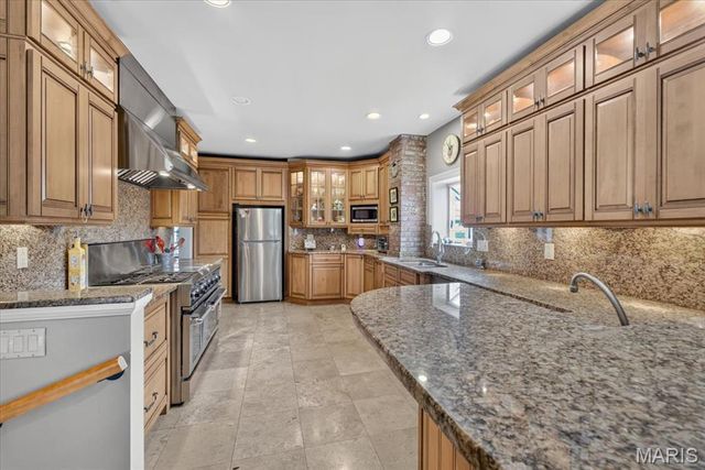 8686 Barby Lane, University City, MO 63124