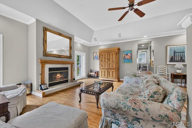 8686 Barby Lane, University City, MO 63124