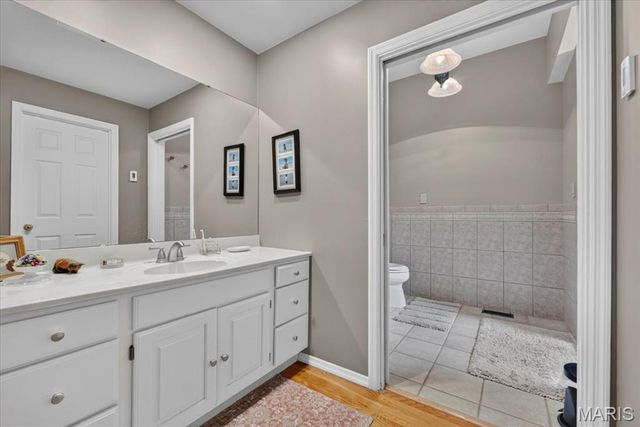 8686 Barby Lane, University City, MO 63124